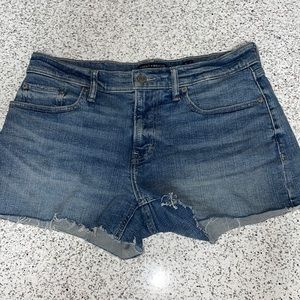 Lucky Brand Mid Rise Boy Short size 8/29 never worn
